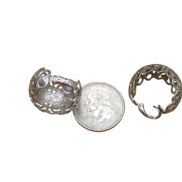 Lacy Filigree Hoop Earrings Vintage Segal of California Silver Tone Clip On Hoop - Picture 4 of 4